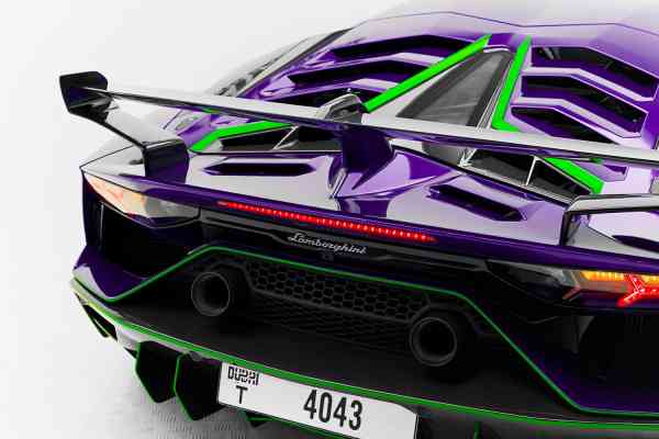 Уникальный фиолетовый Lamborghini Aventador SVJ доступен в аренду в Дубае