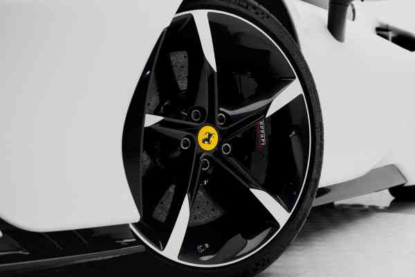 Аренда Феррари SF90 Spider в Дубае