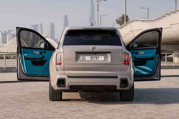 Аренда Rolls Royce Cullinan Black Badge в Дубае