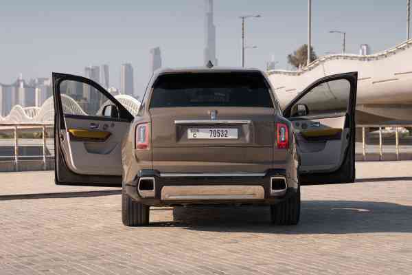 Rent Brown Rolls Royce Cullinan 2025