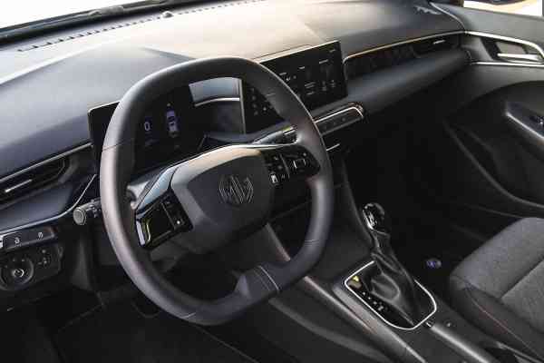 Rent MG 3 in Dubai