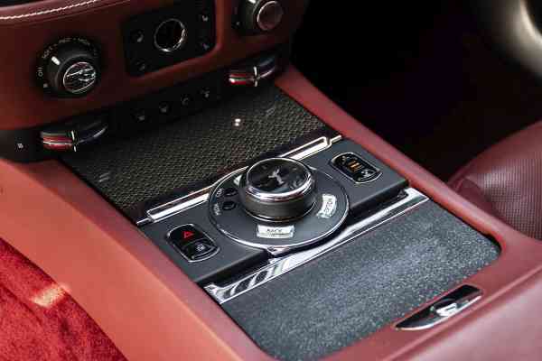 Rolls Royce Wraith is ready for your journey