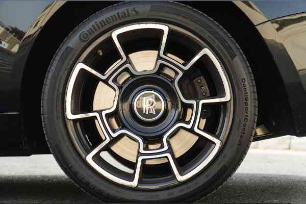 Rolls Royce Wraith is ready for your journey