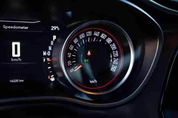 Додж Челленджер доступен для аренды в Дубае