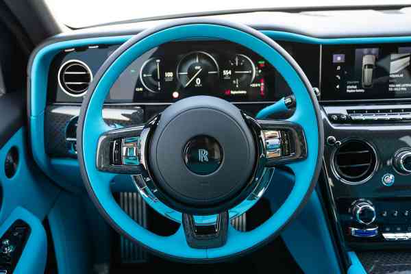 Аренда Rolls Royce Cullinan Black Badge в Дубае