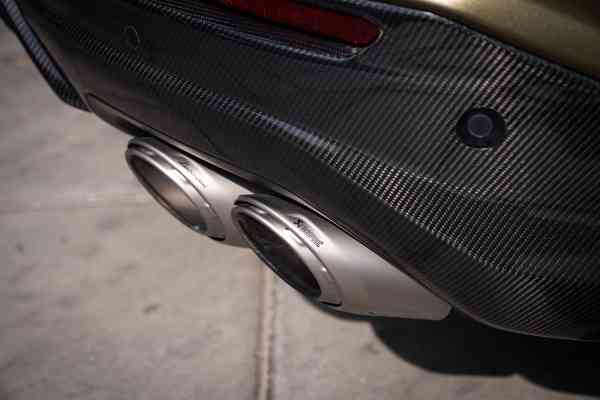 Lamborghini Urus Perfomante можно арендовать в Дубае