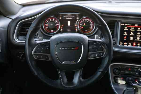 Додж Челленджер доступен для аренды в Дубае