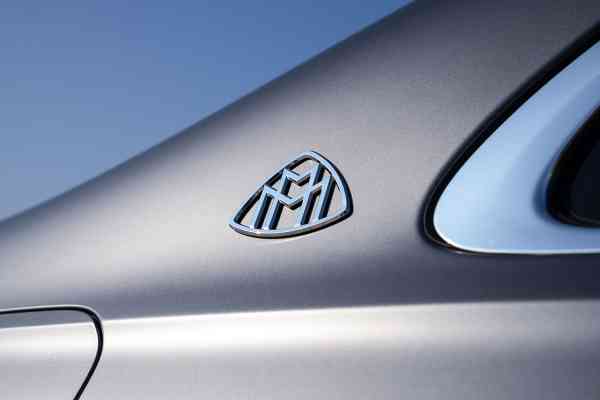 Роскошный Mercedes-Benz Maybach S680 2023 года доступен в аренду в Дубае