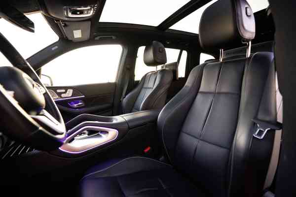 Белый 7-местный Mercedes-Benz GLS450 доступен в аренду в Дубае