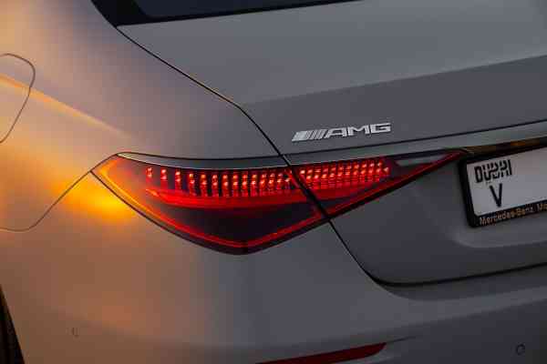 Арендовать уникальный Mercedes-Benz S63 Edition 1 в Дубае