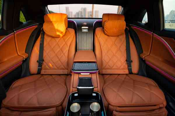 Роскошный Mercedes-Benz Maybach S680 2023 года доступен в аренду в Дубае