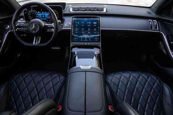rent Mercedes-Benz S-Class in Dubai