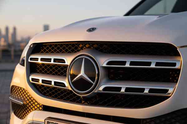 Белый 7-местный Mercedes-Benz GLS450 доступен в аренду в Дубае