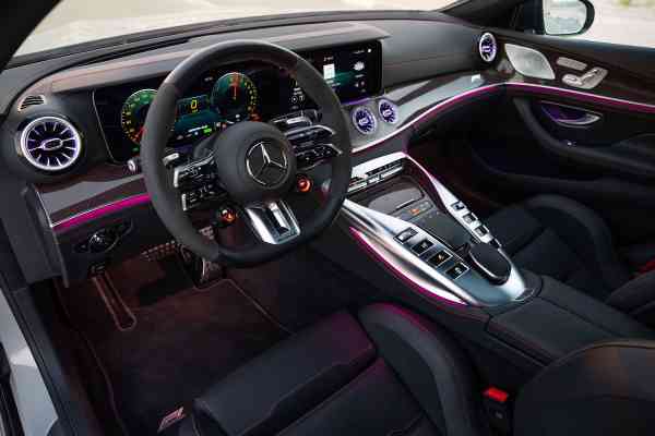 Арендуйте уникальный Mercedes-Benz AMG GT 63 F1 Performance в Дубае