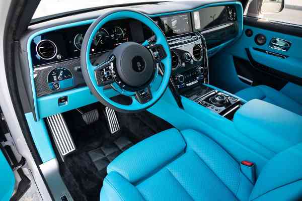 Аренда Rolls Royce Cullinan Black Badge в Дубае