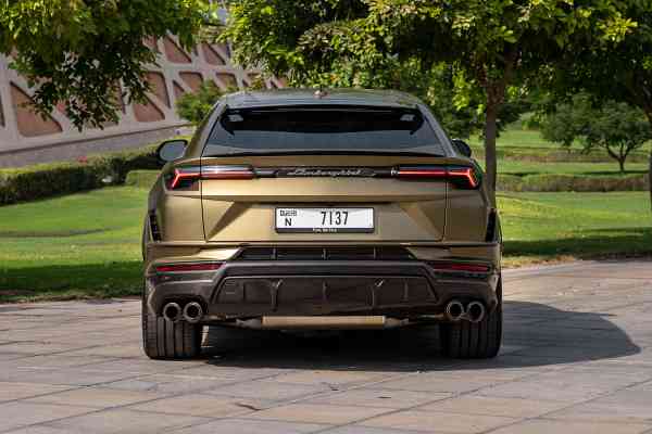 Lamborghini Urus Perfomante можно арендовать в Дубае