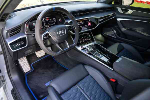 rent Audi RS 6