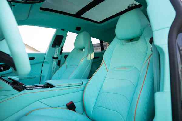 rent Lamborghini Urus in Dubai