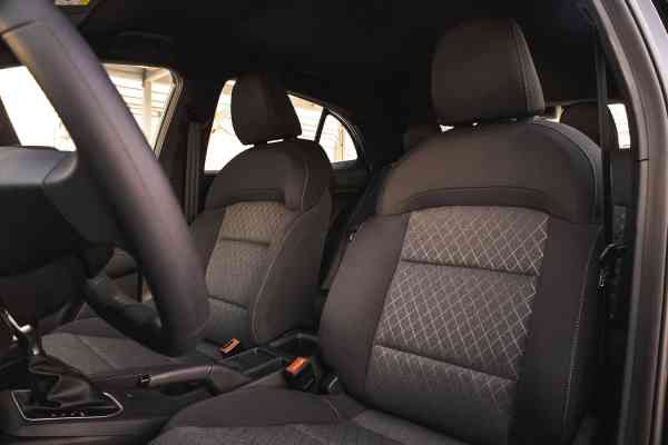 Rent MG 3 in Dubai
