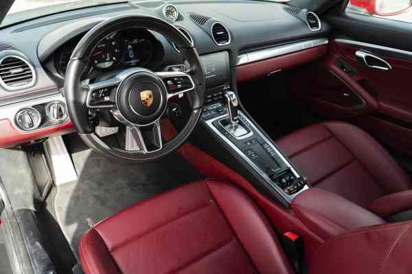 Porsche Boxster in Dubai