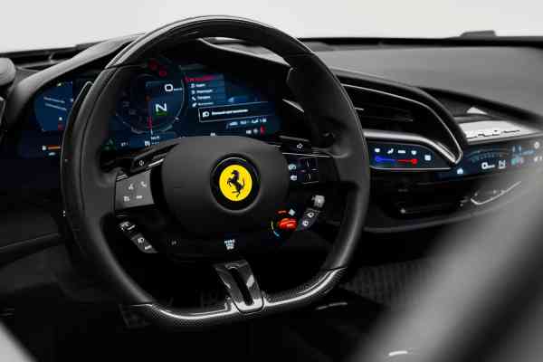 Аренда Феррари SF90 Spider в Дубае