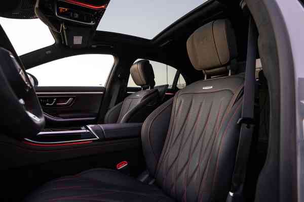 Арендовать уникальный Mercedes-Benz S63 Edition 1 в Дубае