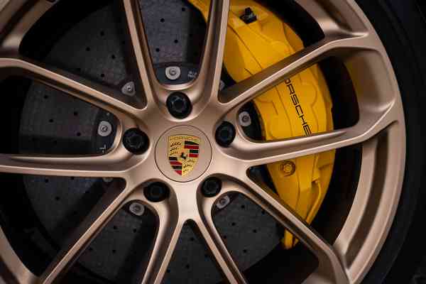 Аренда серебристого Porsche Turbo GT в Дубае