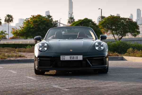 rent Porsche 911 in Dubai