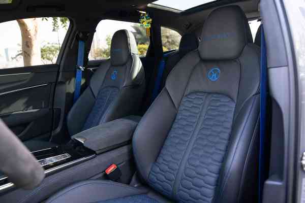 rent Audi RS 6 in Dubai