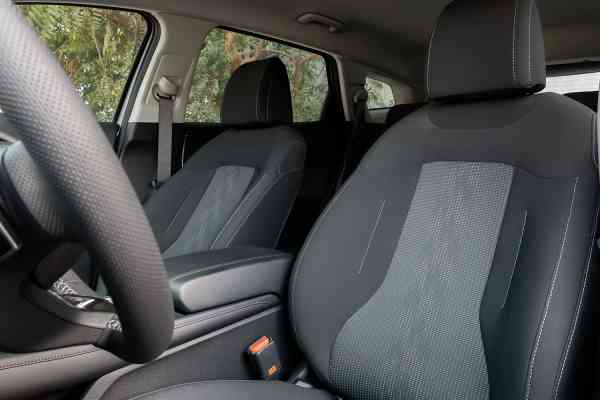 rent Kia Sportage in Dubai