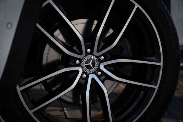 Белый 7-местный Mercedes-Benz GLS450 доступен в аренду в Дубае