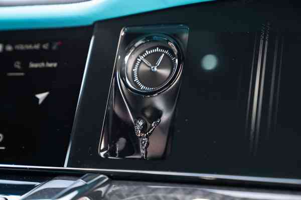 Аренда Rolls Royce Cullinan Black Badge в Дубае