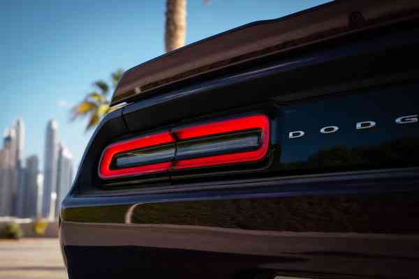 Додж Челленджер доступен для аренды в Дубае