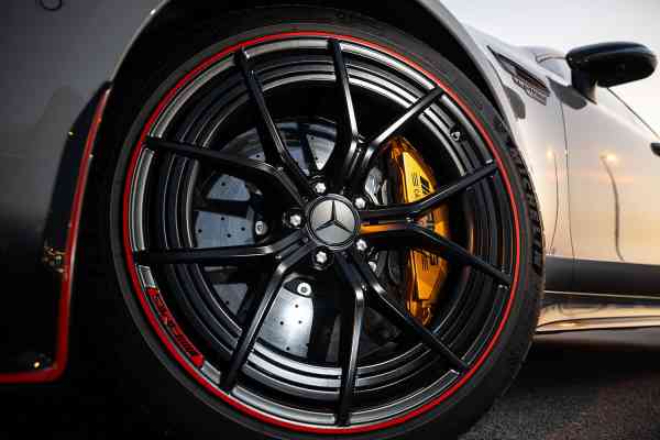 Арендуйте уникальный Mercedes-Benz AMG GT 63 F1 Performance в Дубае