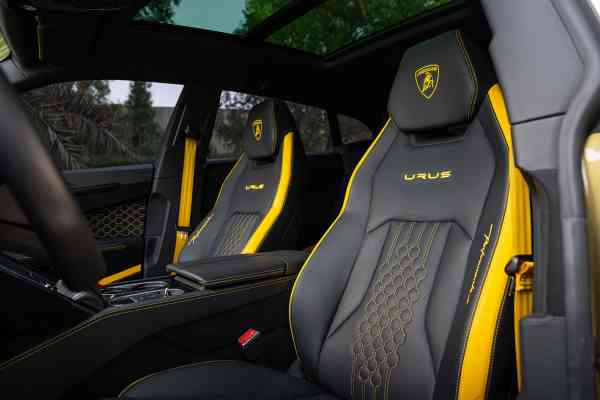 Lamborghini Urus Perfomante можно арендовать в Дубае