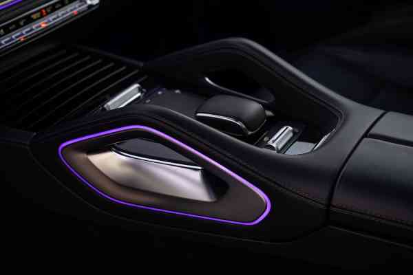 Белый 7-местный Mercedes-Benz GLS450 доступен в аренду в Дубае