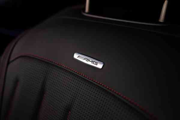 Арендовать уникальный Mercedes-Benz S63 Edition 1 в Дубае