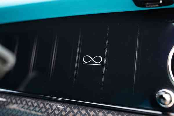 Аренда Rolls Royce Cullinan Black Badge в Дубае