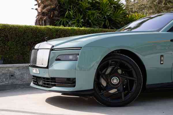 Аренда Rolls-Royce Spectre 2025 Black Badge в Дубае