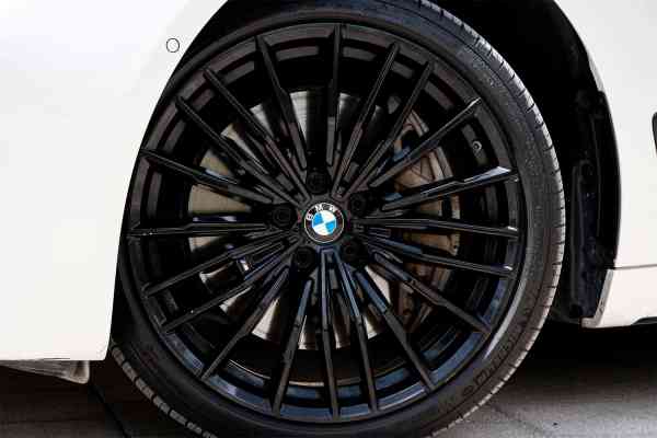 Rent White BMW 7 Series 2019 model, REF-111 in Dubai