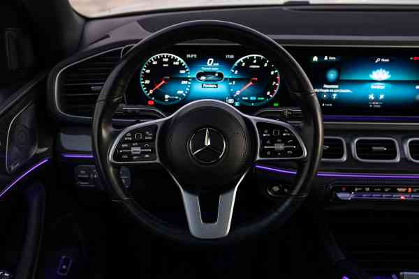 Белый 7-местный Mercedes-Benz GLS450 доступен в аренду в Дубае