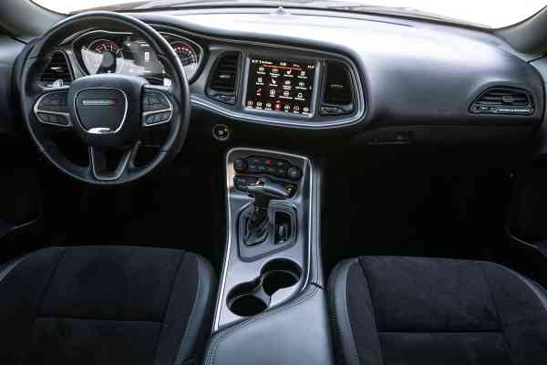 Додж Челленджер доступен для аренды в Дубае