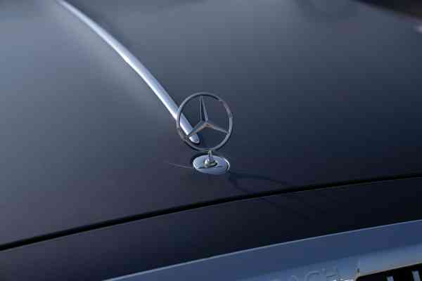 Роскошный Mercedes-Benz Maybach S680 2023 года доступен в аренду в Дубае