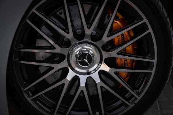 Арендовать уникальный Mercedes-Benz S63 Edition 1 в Дубае