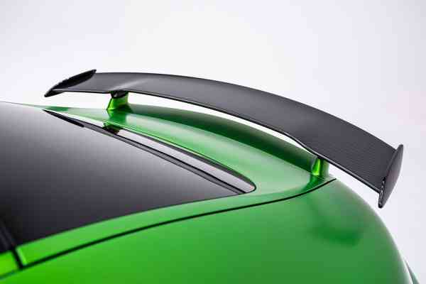 Зеленый Mercedes-Benz AMG GTR доступен в аренду в Дубае