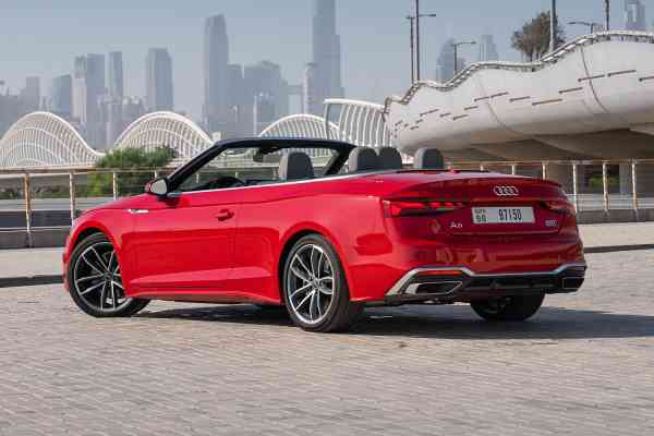 Аренда красного кабриолета Audi A5 в Дубае