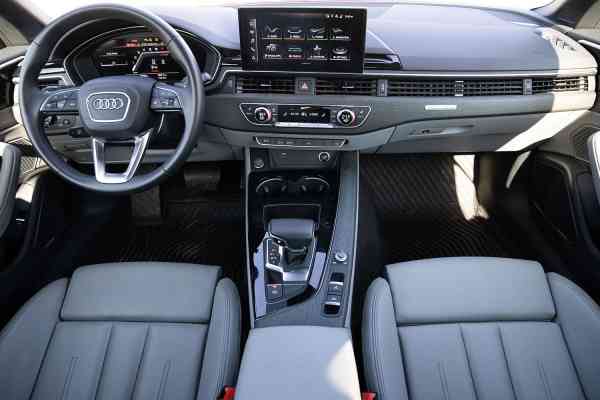 Аренда красного кабриолета Audi A5 в Дубае