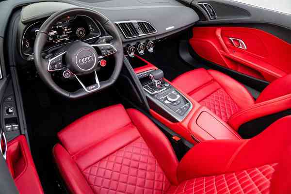 Rent White Audi R8 2021 model, REF-108 in Dubai