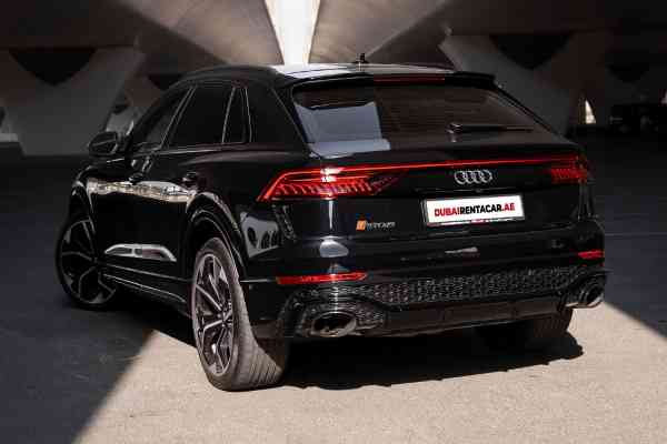 Аренда черного Audi RSQ8 в Дубае