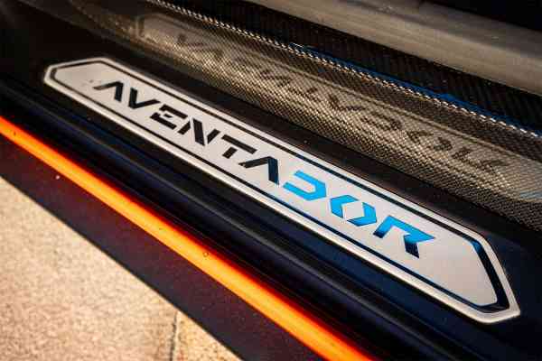 rent Lamborghini Aventador